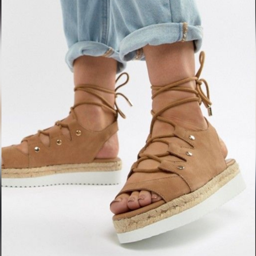 Marc Fisher Camel Gladiator Sandals Size 7M.Wear Once